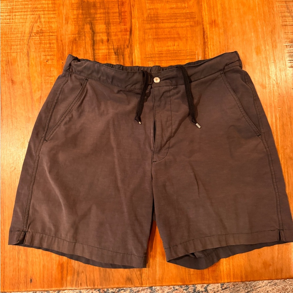 Navy blue Buck Mason 6” deck shorts 34